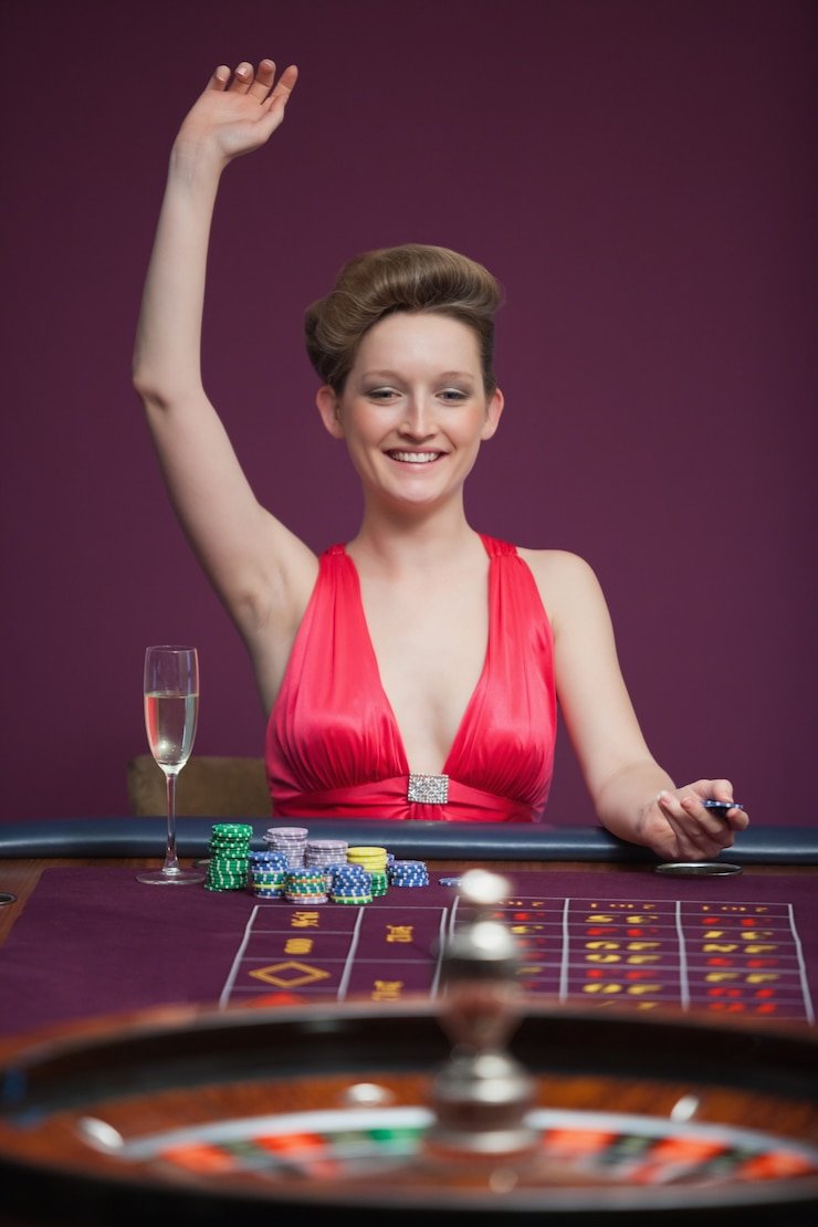 Visualisasi peringkat kombinasi kartu Teen Patti dalam format grafis dengan contoh tangan